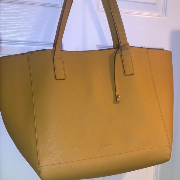 Tommy Bahama Handbags - Tommy Bahama travel tote